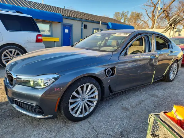 WBA7J2C58JG938381 2018 BMW 7ER - Image 1