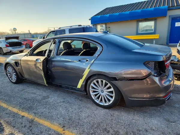 WBA7J2C58JG938381 2018 BMW 7ER - Image 2