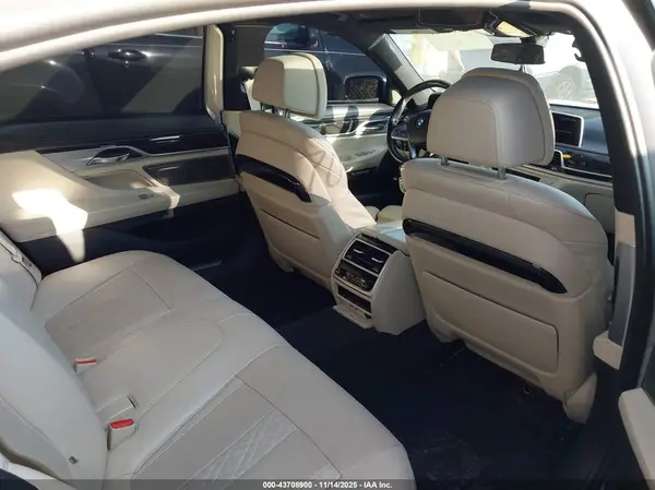 WBA7J2C5XJG938155 2018 BMW 7ER - Image 8