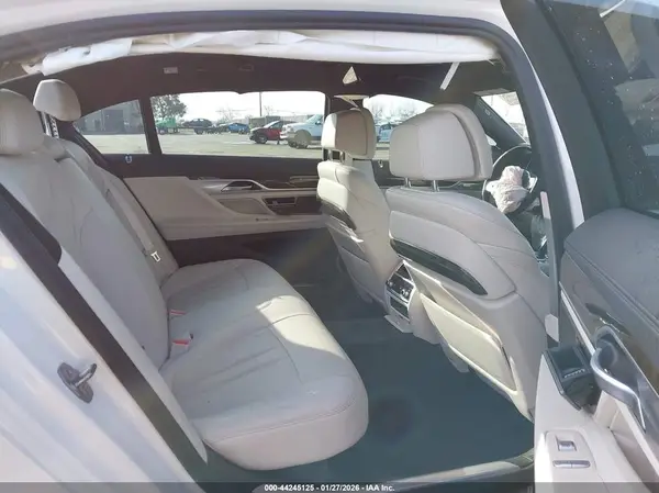 WBA7T2C00LGL17069 2020 BMW 7ER - Image 8