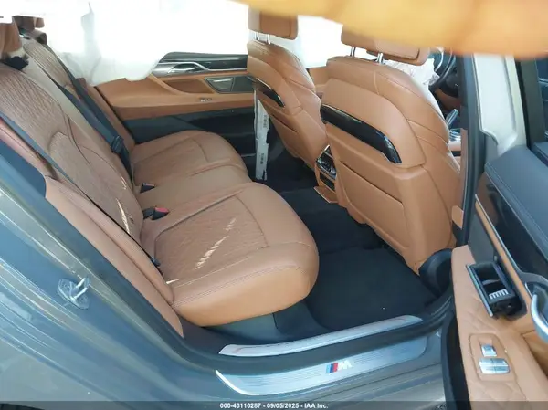 WBA7T2C01MCF23447 2021 BMW 7ER - Image 8