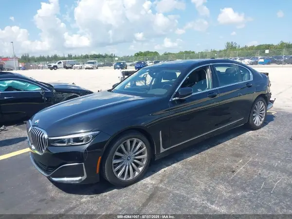 WBA7T2C02NCH73426 2022 BMW 7ER - Image 2
