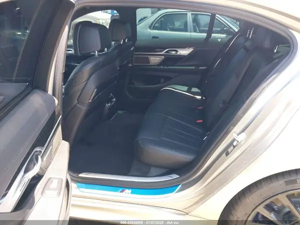 WBA7T2C05NCH09817 2022 BMW 7ER - Image 8