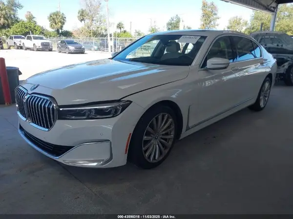 WBA7T2C08NCH51382 2022 BMW 7ER - Image 2