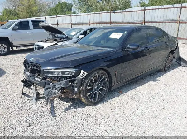 WBA7T2C09LCD15654 2020 BMW 7ER - Image 2