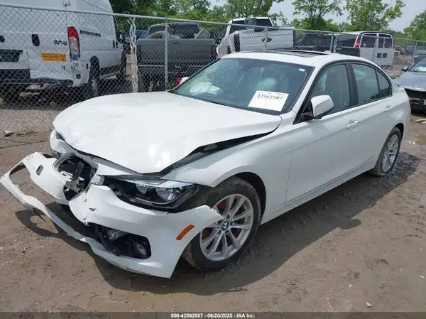 WBA8A3C30HA066980 2017 BMW 3ER - Image 2