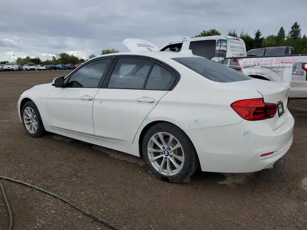 WBA8A3C30HK692815 2017 BMW 3ER - Image 2