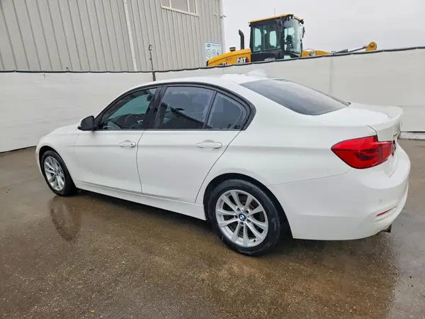 WBA8A3C31HA067149 2017 BMW 3ER - Image 2