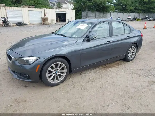 WBA8A3C31HK692564 2017 BMW 3ER - Image 2