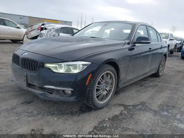 WBA8A3C33HK692629 2017 BMW 3ER - Image 2