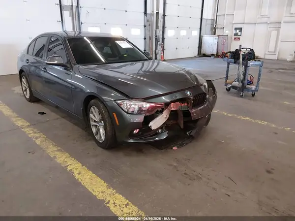 WBA8A3C34HK692137 2017 BMW 3ER - Image 1
