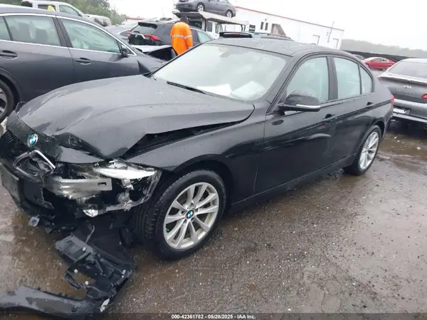 WBA8A3C34HK692333 2017 BMW 3ER - Image 2