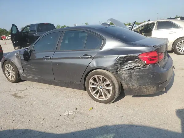 WBA8A3C36HA067342 2017 BMW 3ER - Image 2