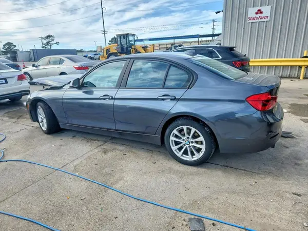 WBA8A3C37HK692391 2017 BMW 3ER - Image 2