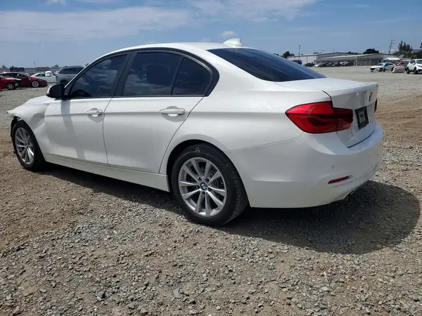WBA8A3C38HK692142 2017 BMW 3ER - Image 2