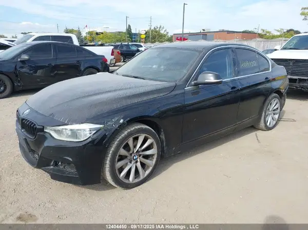 WBA8A3C3XHK692420 2017 BMW 3ER - Image 2