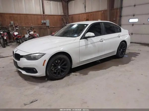 WBA8A3C3XHK692448 2017 BMW 3ER - Image 2