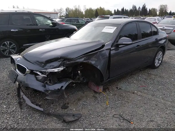 WBA8A3C50JA487072 2018 BMW 3ER - Image 2