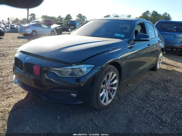 WBA8A3C50JA491610 2018 BMW 3ER - Image 2