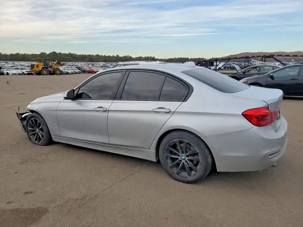 WBA8A3C51JA489610 2018 BMW 3ER - Image 2