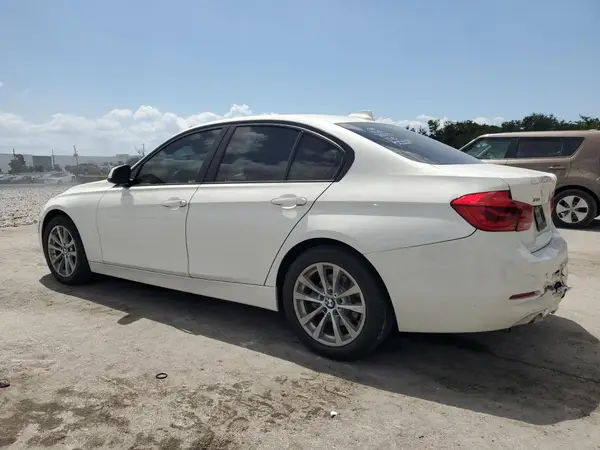WBA8A3C51JA494452 2018 BMW 3ER - Image 2