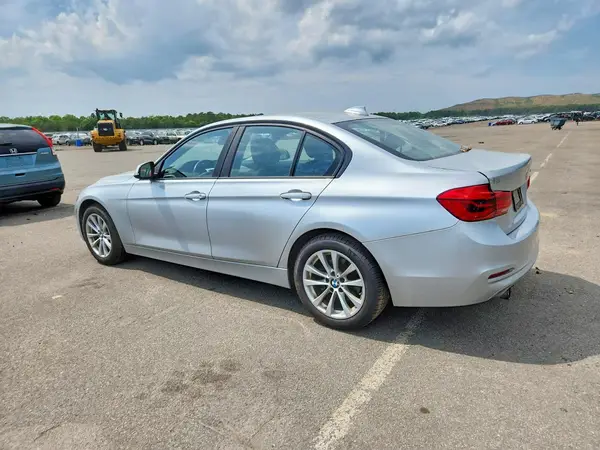 WBA8A3C51JA499795 2018 BMW 3ER - Image 2