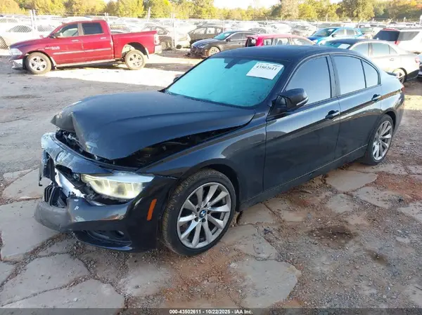 WBA8A3C52JA067393 2018 BMW 3ER - Image 2