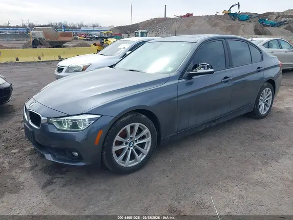 WBA8A3C52JA505748 2018 BMW 3ER - Image 2