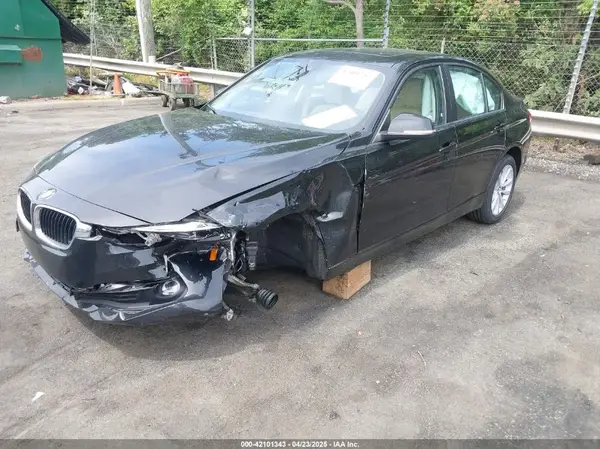 WBA8A3C53JA067399 2018 BMW 3ER - Image 2