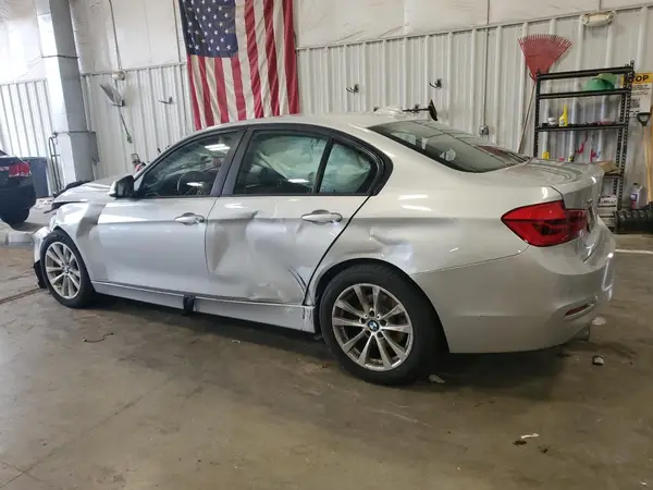 WBA8A3C53JA067404 2018 BMW 3ER - Image 2