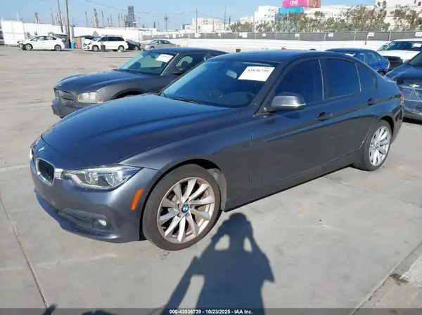 WBA8A3C53JA358789 2018 BMW 3ER - Image 2