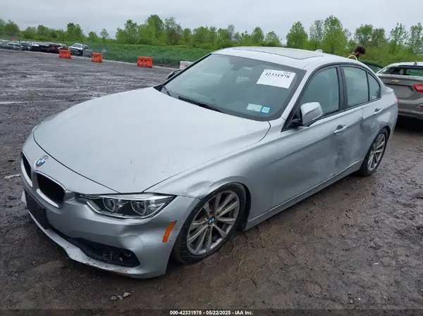 WBA8A3C53JA486966 2018 BMW 3ER - Image 2