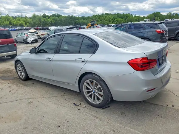 WBA8A3C53JA489382 2018 BMW 3ER - Image 2