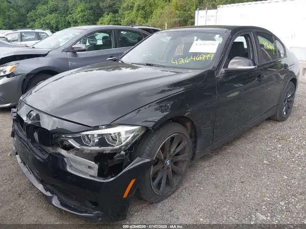 WBA8A3C53JA489673 2018 BMW 3ER - Image 2