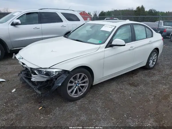 WBA8A3C53JA492475 2018 BMW 3ER - Image 2