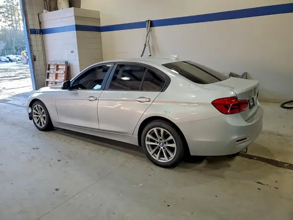 WBA8A3C53JA494873 2018 BMW 3ER - Image 2
