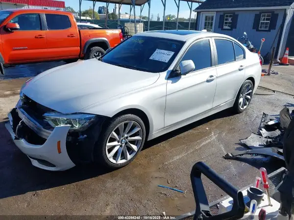 WBA8A3C53JA498986 2018 BMW 3ER - Image 2