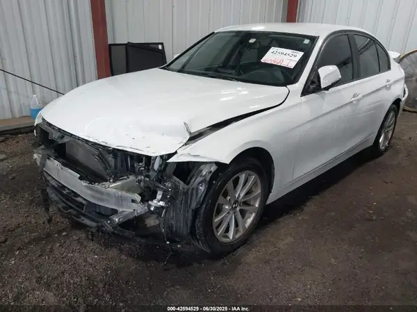 WBA8A3C53JA505158 2018 BMW 3ER - Image 2