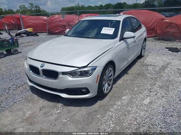 WBA8A3C54JA358798 2018 BMW 3ER - Image 2