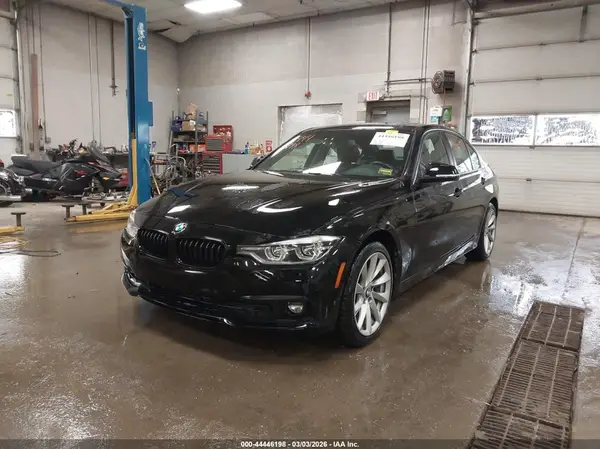 WBA8A3C54JA491545 2018 BMW 3ER - Image 2