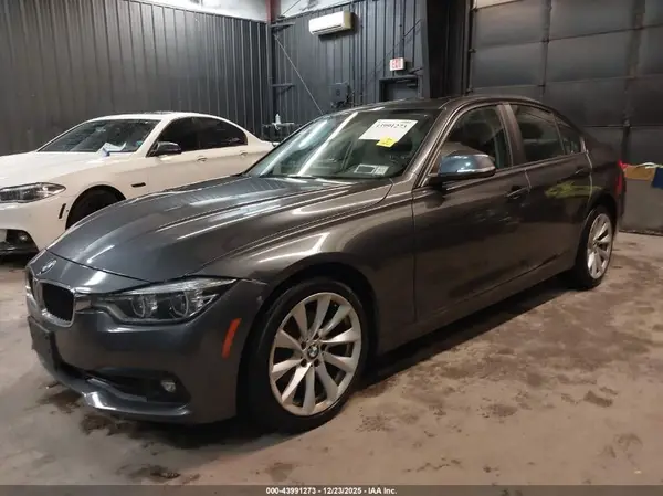 WBA8A3C54JA491836 2018 BMW 3ER - Image 2