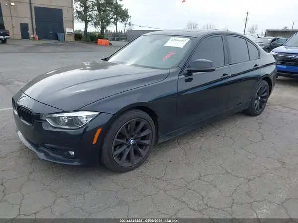 WBA8A3C54JA494476 2018 BMW 3ER - Image 2