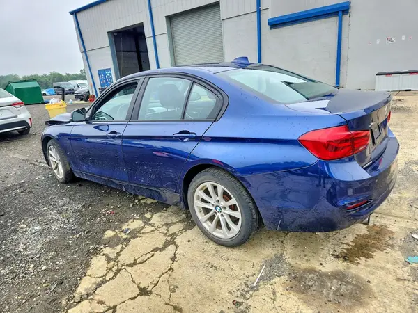 WBA8A3C54JA505962 2018 BMW 3ER - Image 2