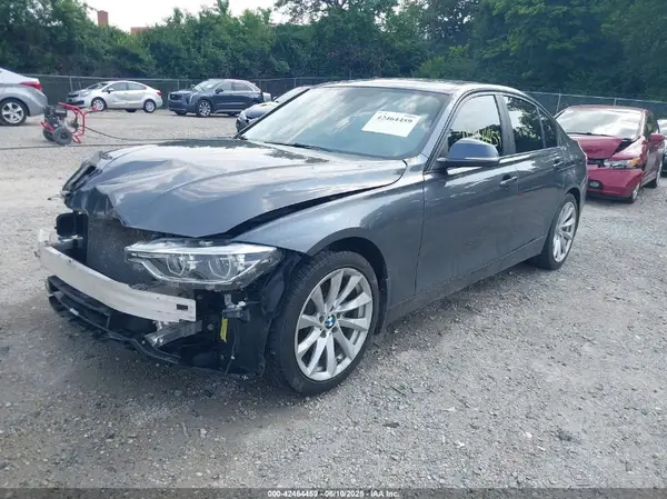 WBA8A3C55JA358857 2018 BMW 3ER - Image 2