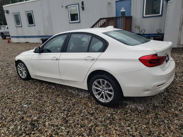 WBA8A3C55JA488332 2018 BMW 3ER - Image 2