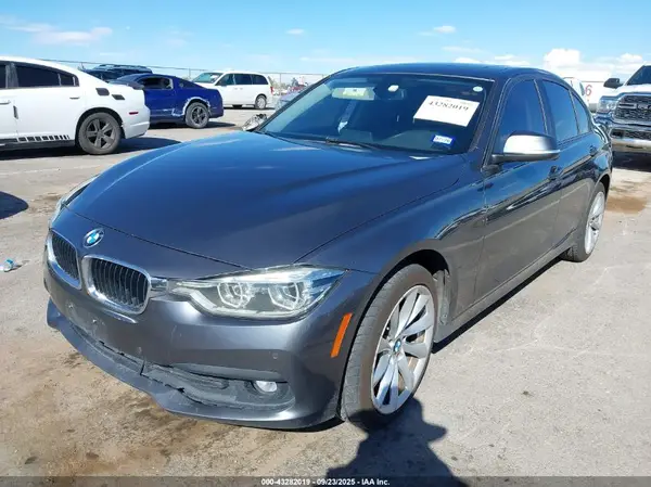 WBA8A3C55JA489500 2018 BMW 3ER - Image 2