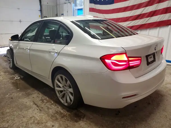 WBA8A3C55JA491635 2018 BMW 3ER - Image 2
