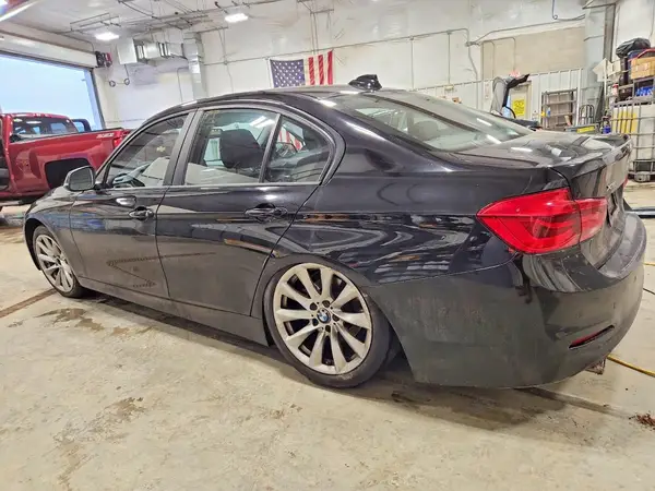 WBA8A3C55JA505386 2018 BMW 3ER - Image 2