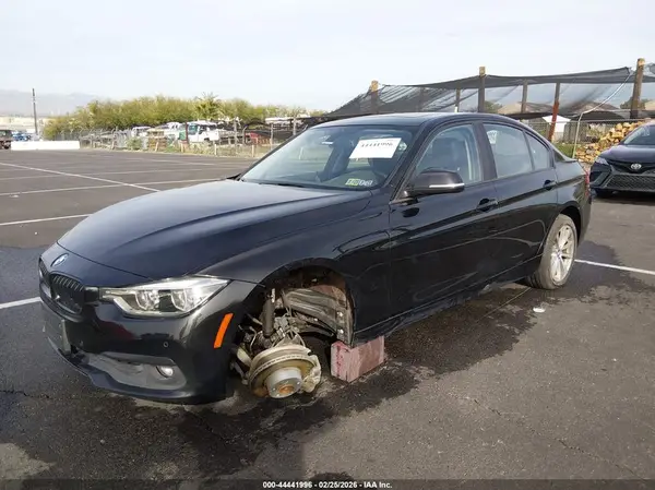 WBA8A3C55JA505632 2018 BMW 3ER - Image 2