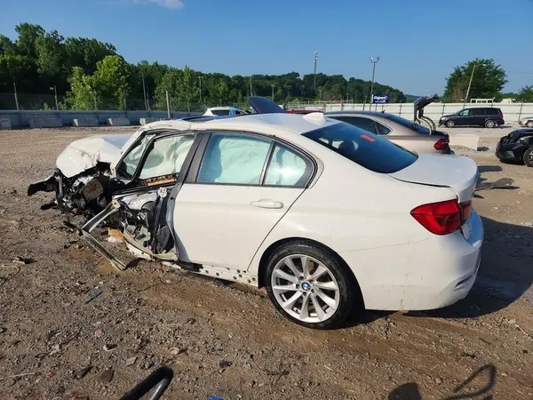 WBA8A3C56JA357524 2018 BMW 3ER - Image 2